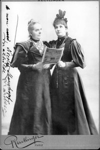 Den tyska sångerskan Mathilde Marchesi (1821-1913) och den australiensiska sångerskan Nellie (Nelly) Melba (1861-1931). Fotografi från slutet av 1800-talet av Unknown photographer