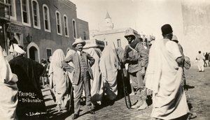Italo-turkiska kriget, tripolitania, människor och soldater inför domstolen av Unknown photographer