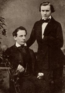 Johannes Brahms (1833-1897), tysk kompositör, stående, med den ungerske flyktingviolinisten Eduard Remenyi (1828-1898), som han turnerade med (raster från ett fotografi) av Unknown photographer