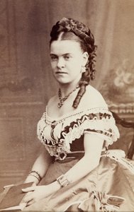 Porträtt av Edith Wynne, ca 1860-talet (s/v foto) av Unknown photographer