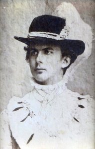Porträtt av Ludwig II av Bayern (1845-1886) med hatt, Anonym . fotograf. Bayerns administration av statliga palats, trädgårdar och sjöar av Unknown photographer
