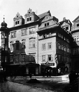 Prag, huset Minutta, där författaren Franz Kafka bodde mellan 1889 och 1896. av Unknown photographer