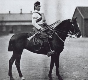 Sergeant för 92:a Gordon Highlanders, utrustad som en beriden infanterist av Unknown photographer