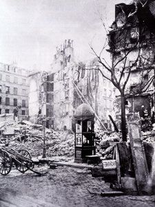 De stora verken i Paris: hörnet av Rue Royal och Rue du Fbg St Antoine av Unknown photographer
