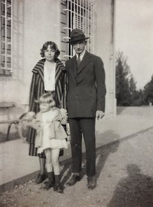 Tre medlemmar av familjen Torrigiani i villan i Vico d