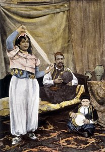 Tunisisk dansare. 1800-talsfotografi. av Unknown photographer