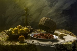 Mörkt stilleben med frukt