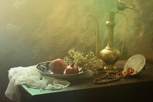 Stilleben med orientaliskt granatäpple av UstinaGreen