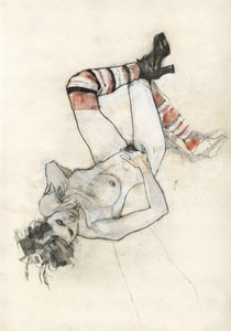 Sensuell figur med randiga strumpor