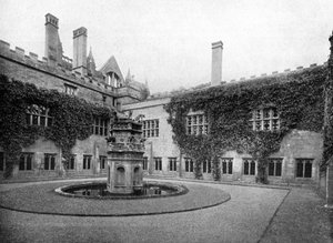 Klostret, Newstead Abbey, Nottinghamshire, 1924-1926 av Valentine and Sons Ltd