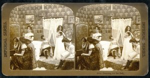 "Påklädning för balen", ca 1900 (sepiafotografi) (se även 473245) av Vermont, USA H.C. White Company