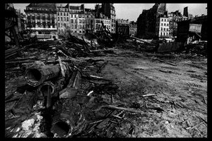 Rivning av den centrala marknaden i Paris i augusti 1971 (svart/vitt foto)