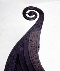 Bogsfigur av en gravdrakkar (vikingaskepp) från Oseberg, med anor från 800-talet. Oslo Bygdoy Museum.