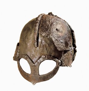 vikingahjälm Gjermundbu, funnen i Ringerike, Norge