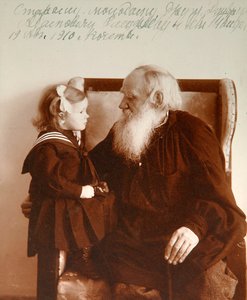 Den ryske författaren Leo Tolstoj med sitt barnbarn Tatiana, Yasnaya Polyana, Ryssland, c1910. av Vladimir Grigorievich Chertkov