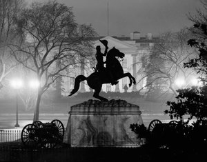 Andrew Jackson-monumentet på Lafayette Square, Vita huset bakom, Washington By Night