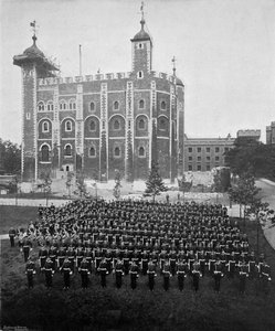 Första Suffolks regemente vid Towern i London, 1895 1896. av W. W. Rouch