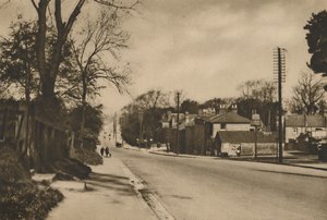 Där den romerska vägen till Dover korsar Shooters Hill Beyond Blackheath, c1935. av W. Whiffin