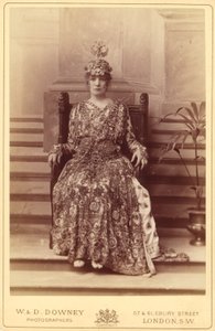 [Sarah Bernhardt som kejsarinnan Theodora i Sardous "Theodora"]
