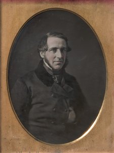 Medelålders man med hakbandsskägg, handstoppad inuti jacka med knäppning, 1840-50-tal av W. and F. Langenheim