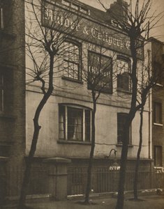 Vid den gamla klockans tecken på St. Brides Churchyard, c1935.