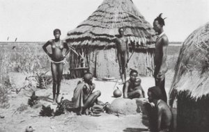 Negroidyll vid Abwong (svartvitt foto) av Walter Mittelholzer