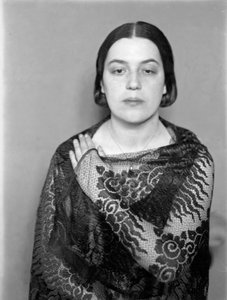 Porträtt av Anita Pittoni, ca 1933 (svartvitt foto)
