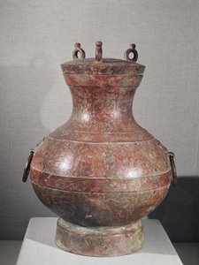 Fartyg från prins Liu Shangs grav (brons inlagt med guld och silver) av Western Han Dynasty Chinese School