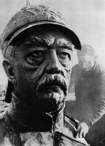 Skulptur av Otto von Bismarck, preussisk statsman från 1800-talet, 1937.