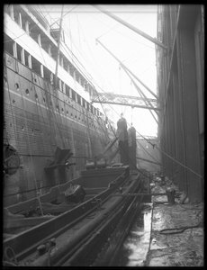 Kolningsångfartyg med bärbara skoptransportörer, foto från 1912 bw av William Davis Hassler