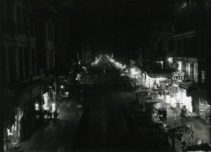 Nattvy över Grand Street på Orchard Street, NYC, 1917 av William Davis Hassler