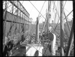 R.M.S. Carpathia lastning vid Pier 54 N.R., 1912 av William Davis Hassler