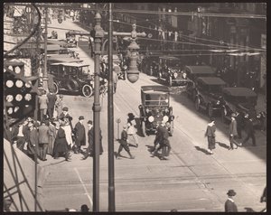 Sixth Street looking north from Olive Street av William G. Swekosky