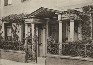 Doorway, Arcaded Porch at Wimborne, Dorset (s/v foto) av William Galsworthy Davie