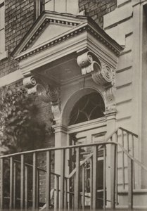 Doorway, Lower Bridge Street, Chester (s/v foto) av William Galsworthy Davie