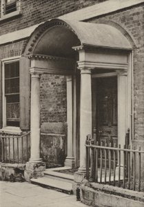 Doorway, The Close, Salisbury, Wilts (s/v foto) av William Galsworthy Davie