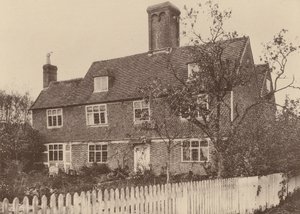 Swiggshole Farmhouse, Horsmonden, Kent (svartvitt foto) av William Galsworthy Davie