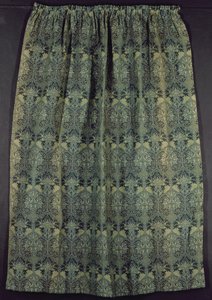 Gardin i "Honeycomb" design (gobeläng) av William Morris