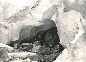 Klippiga bergen: isgrotta i den stora glaciären, Mount Sir Donald, Kanada, 1895.