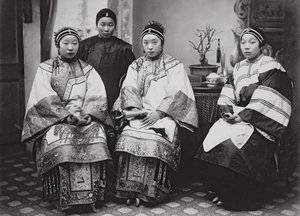 Kinesiska kvinnor, ca 1880 (albumintryck)