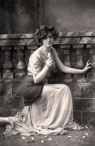 Gabrielle Ray 1883-1973, engelsk skådespelerska, 1900-talet. av William and Daniel Downey