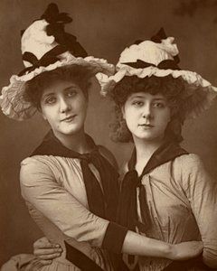 Two Roses, Maude Millett och Annie Hughes, brittiska skådespelerskor, 1888 av William and Daniel Downey