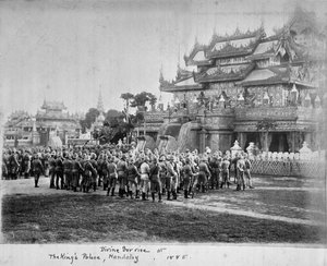?Gudstjänst vid kungens palats, Mandalay, 1885?. av Willoughby Wallace Hooper