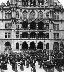 En utomhuskonsert i stadshuset, München, Tyskland, ca 1900-talet. av Wurthle and Sons