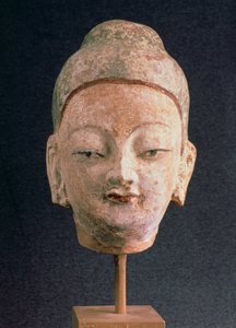 Huvud av en staty av Buddha, från Bezeklik, 900-1000-talet (målad lera)