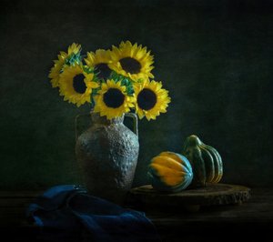 Stämningsfulla solrosor och kalebasser