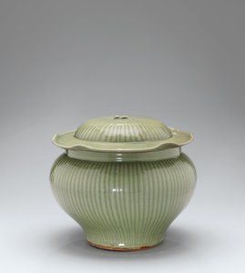 Longquan Celadon Ribbed Burk & Lock