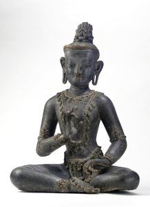 Bodhisattva i nepalesisk-kinesisk stil (lack, tyg, spår av blå, guld och grön färg och bladguld) av Yuan Dynasty Chinese School