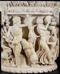 Ristade spaltkapitäl föreställande Pan retas en uppfödande get med en klase vindruvor och en maenad som slår tid med en tamburin, italiensk, från Rom, c.180-220 (marmor, pentelisk grekisk eller italiensk Carrera) (detalj av 83318, se även 83317 och 83320-2 av Hippolyte Lalaise Devéria