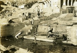 Kremering på Ganges av Hippolyte Lalaise Devéria